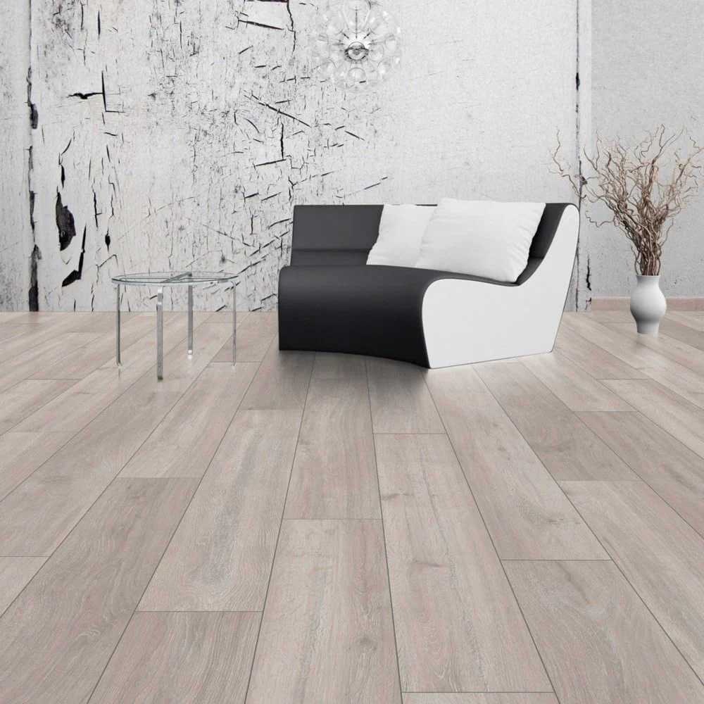 Rockford Oak - Vario Supernatural 8mm Laminate Flooring