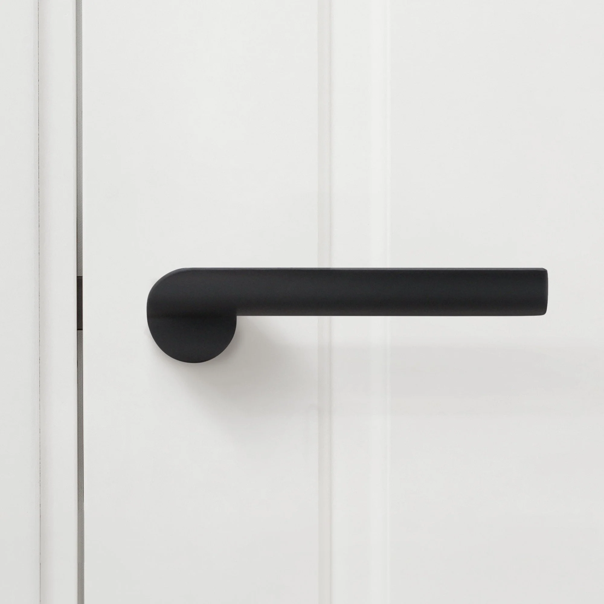 Studio Industrial Round Rose Lever Door Handle Set - Matt Black - Image 6