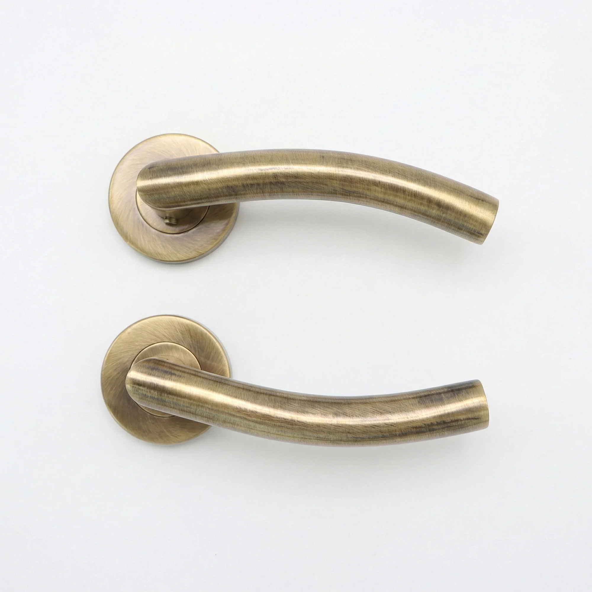 Superior Miranda Lever on Round Rose Handle Set - Antique Brass - Image 3