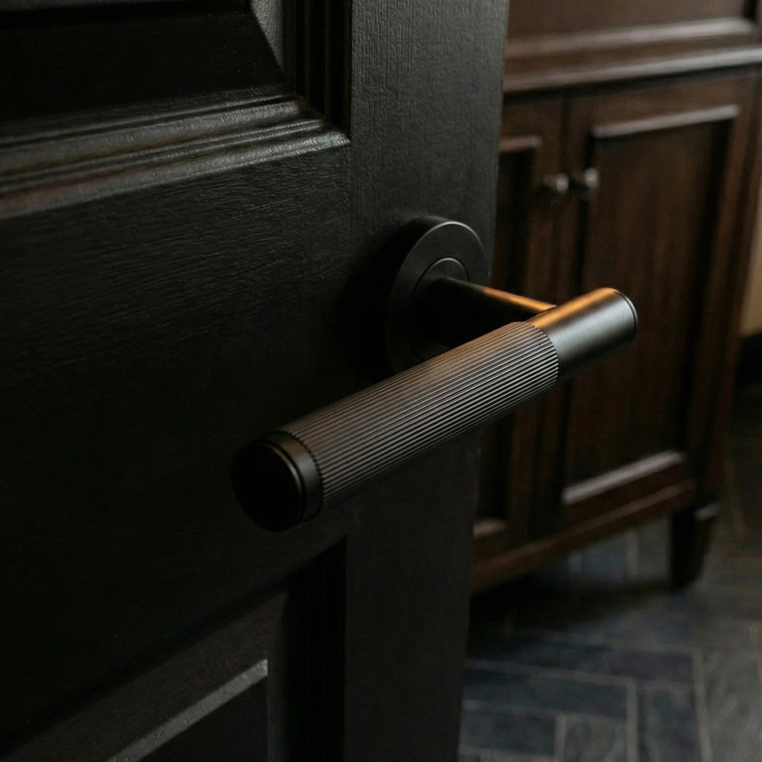 Fluted Lever on Round Rose Door Handle Set - Matt Black - Image 8