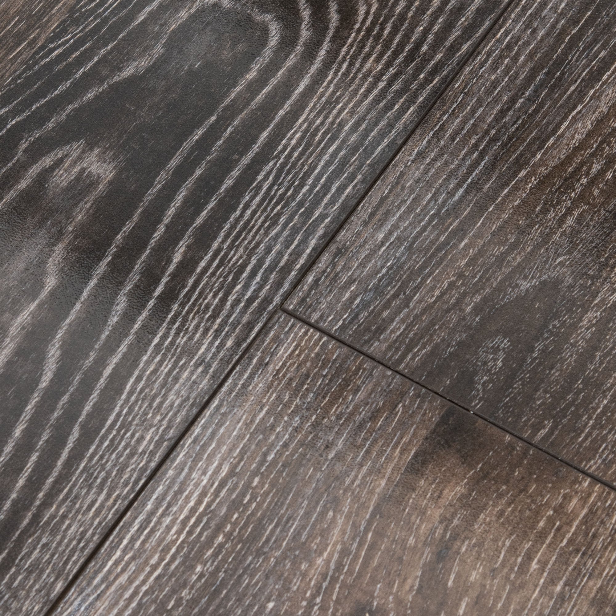 Ravine Oak - Lustre 8mm High Gloss Laminate Flooring - Image 15